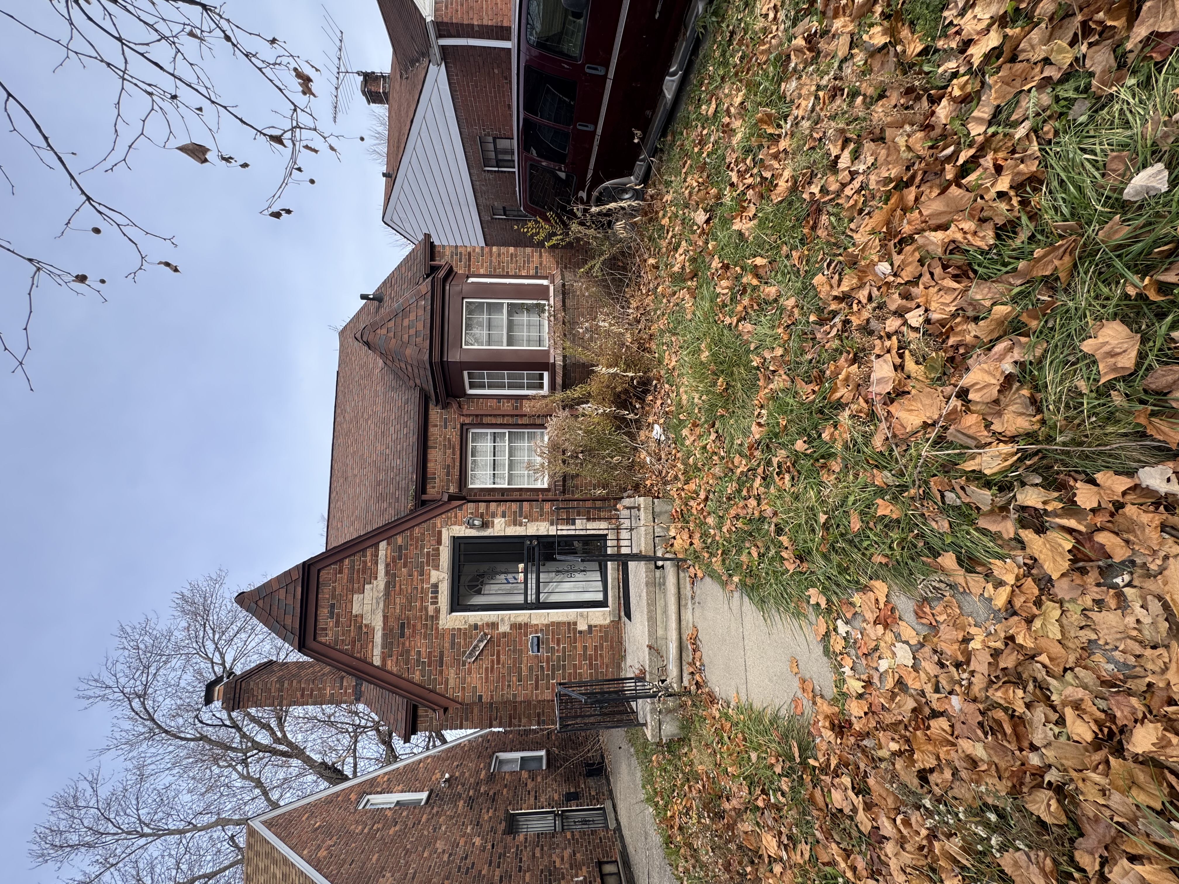 10042 Grayton